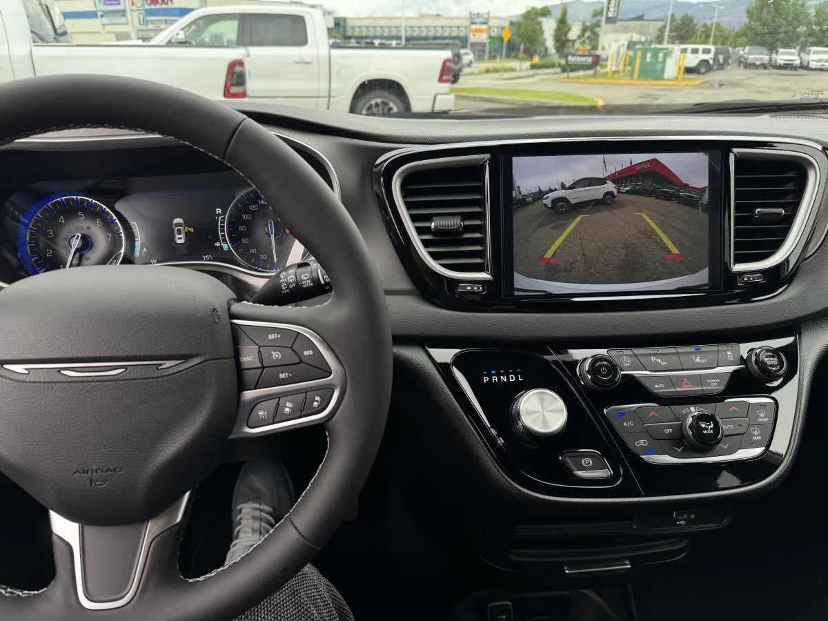New 2027 White Chrysler SXT image 18