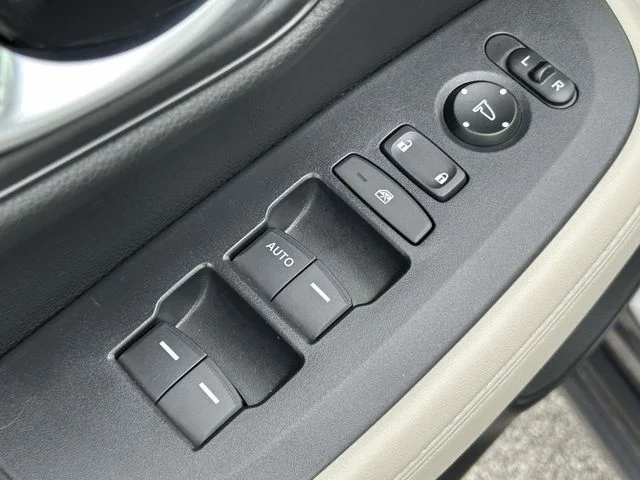 2025 Honda HR-V LX - Photo 13