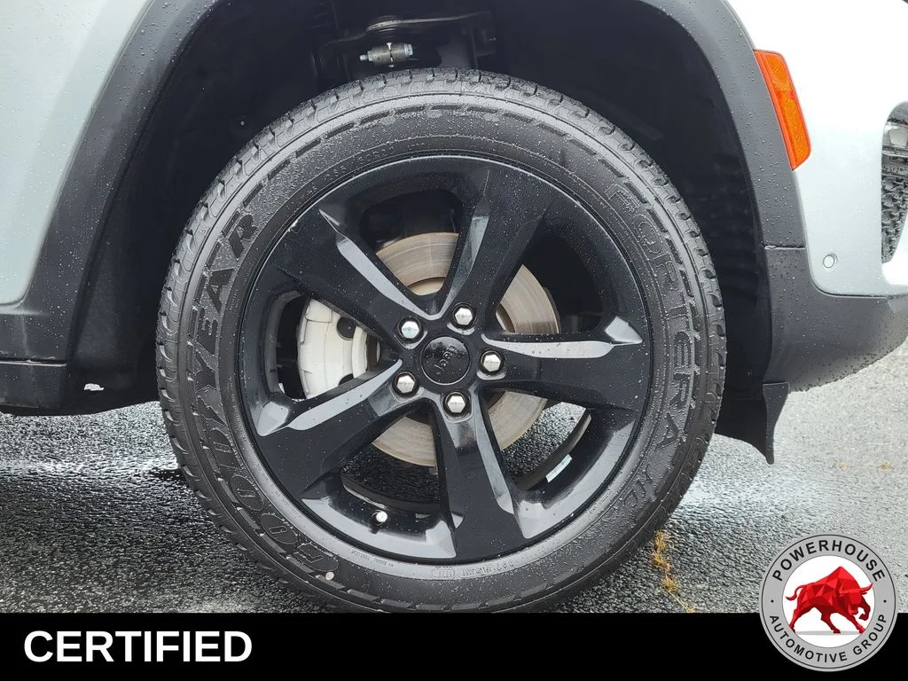 Used 2023 Silver Jeep Limited image 12