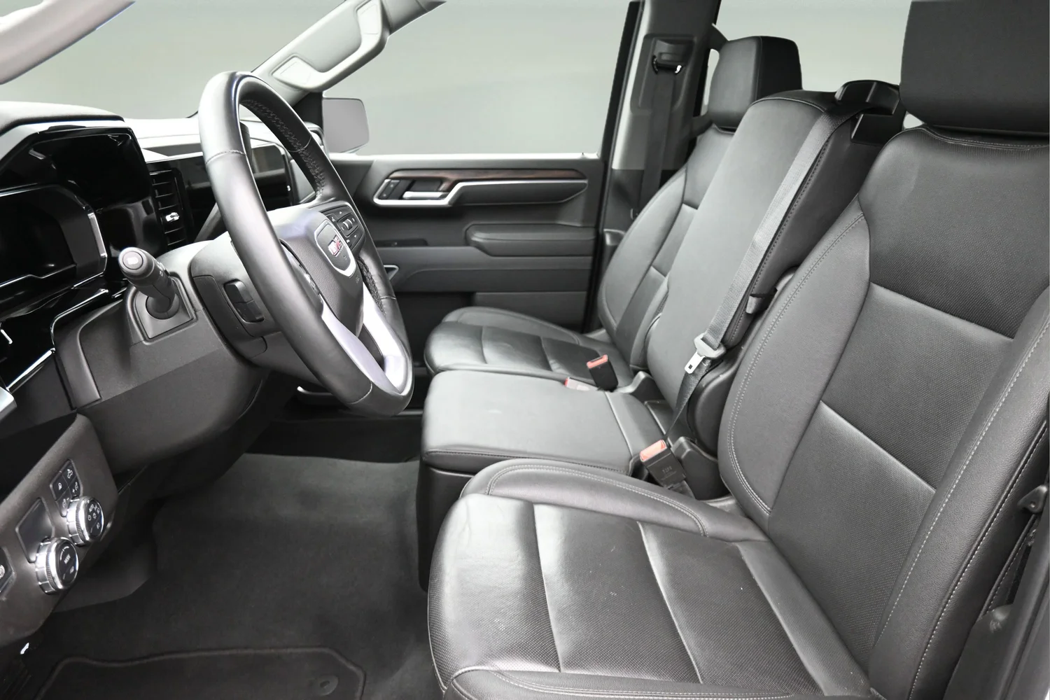 Used 2025 White GMC SLT image 11