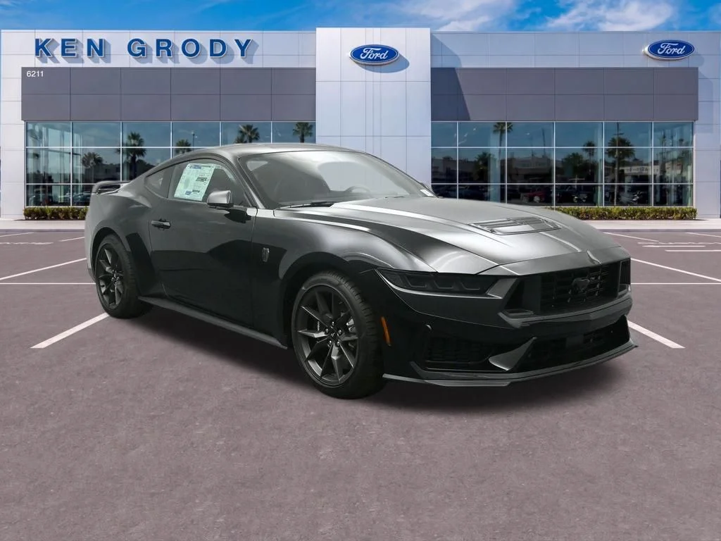 2026 Ford Mustang Dark Horse's photo