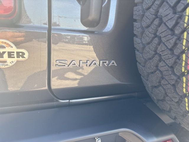 New 2026 Granite Crystal Metallic Clear-Coat Exterior Paint Jeep Sahara image 10
