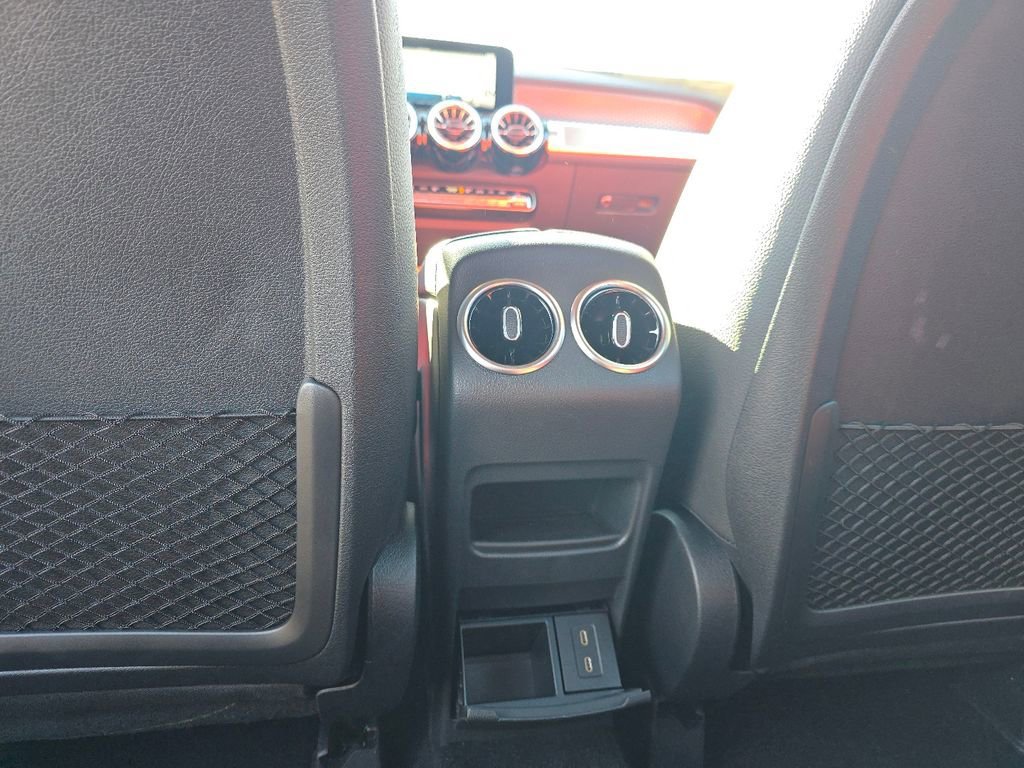 2025 Mercedes-Benz GLB GLB35 AMG - Photo 63