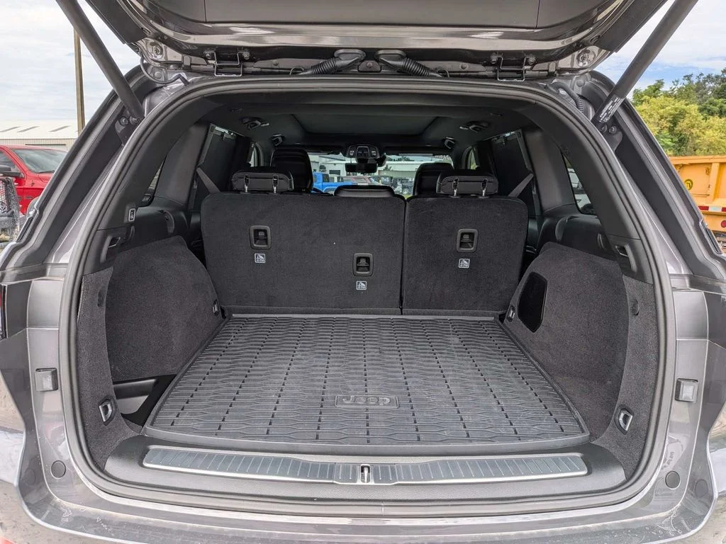 Used 2025 Gray Jeep Overland image 13
