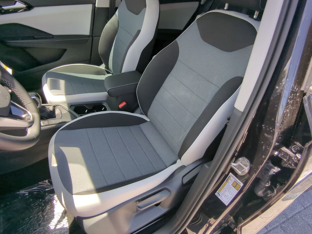 New 2026 Black Volkswagen 1.5T S image 18