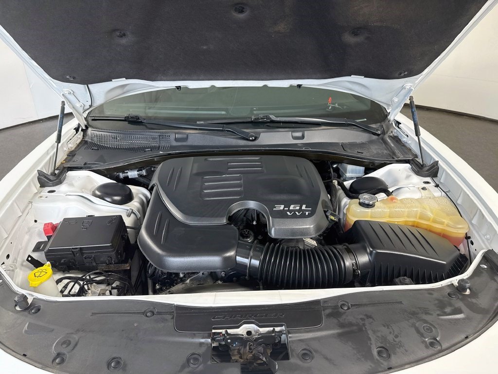 Used 2022 White Knuckle Clearcoat Dodge SXT image 33