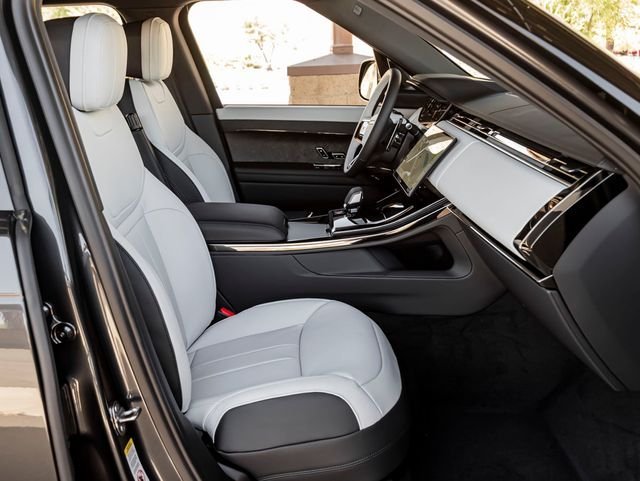 New 2026 Carpathian Grey LAND ROVER Dynamic SE image 29