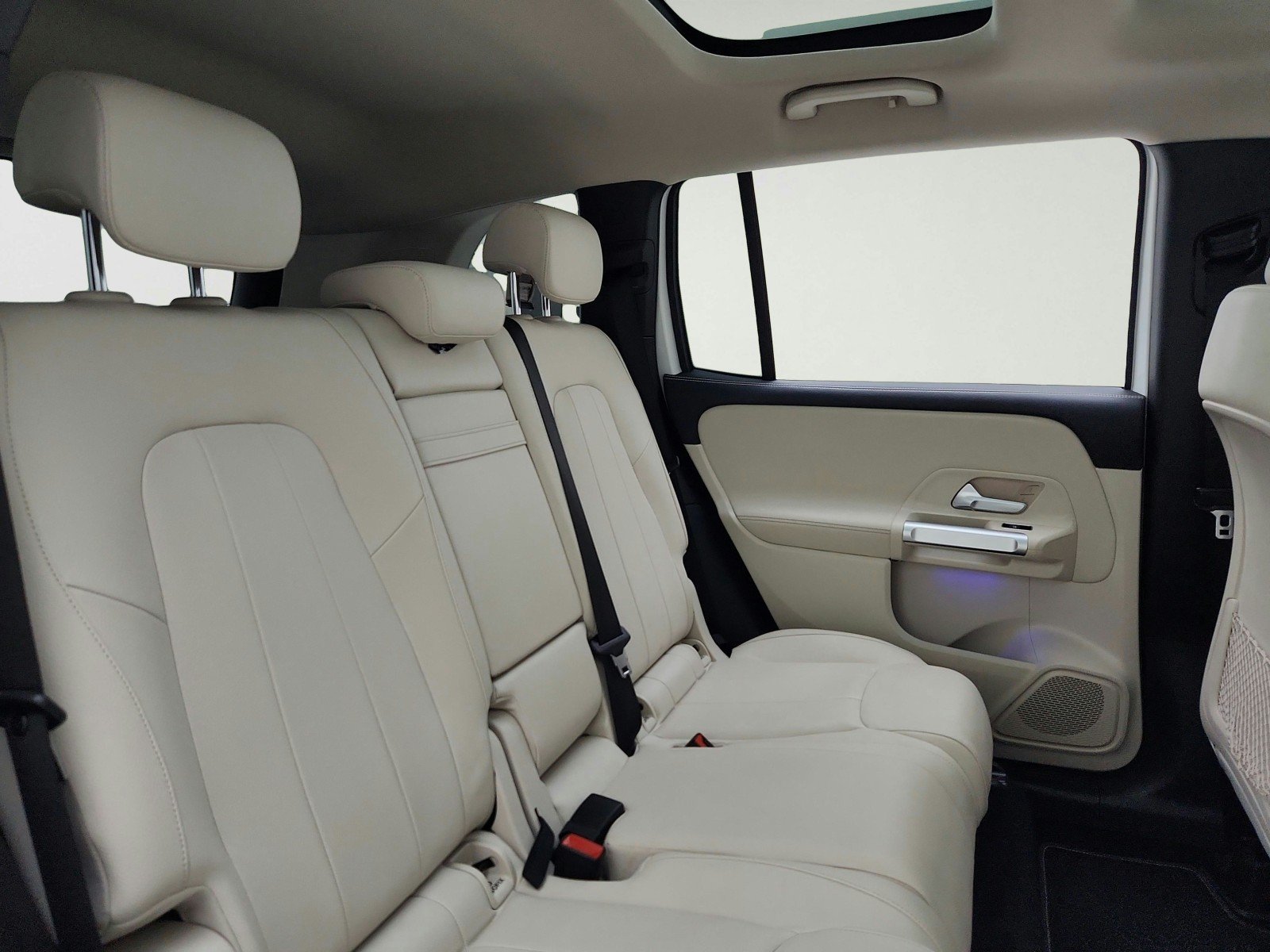 Used 2023 Polar White Mercedes-Benz GLB 250 image 28