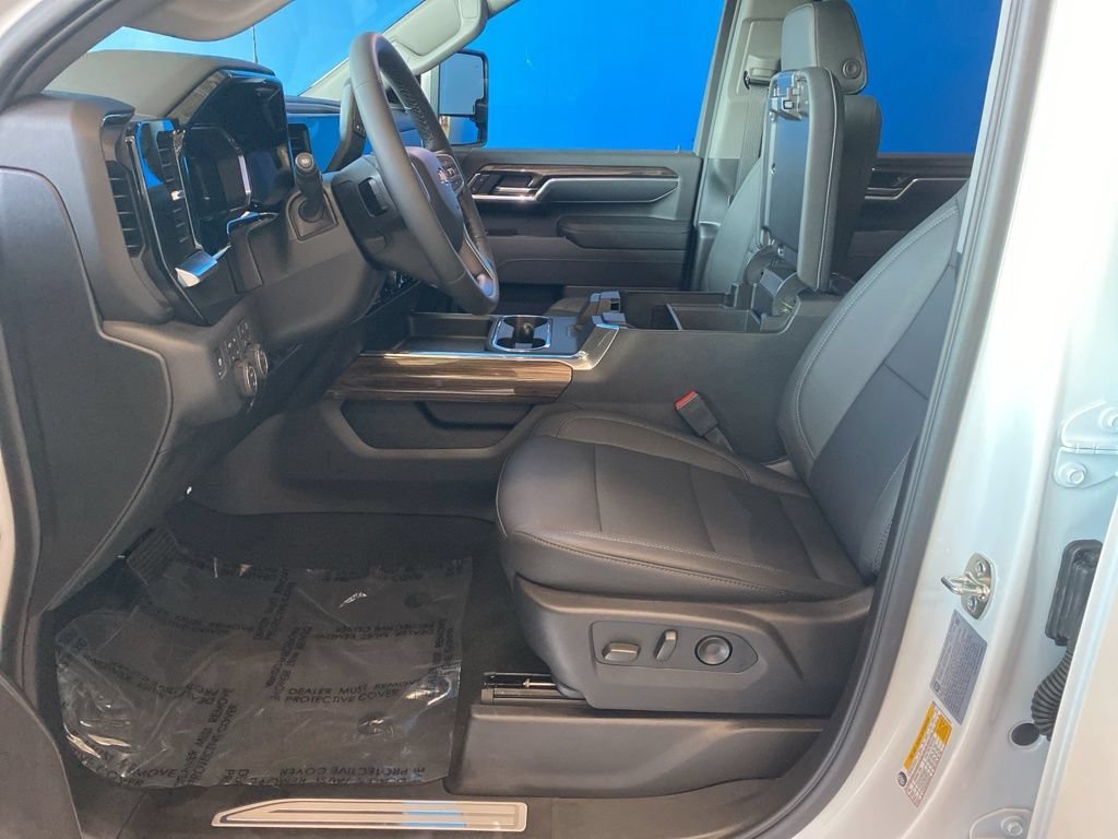 2026 Chevrolet Silverado 3500HD LT - Photo 8