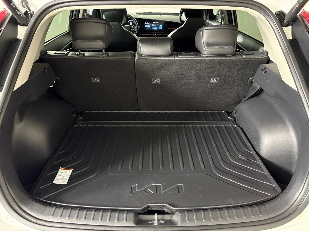 Used 2023 Snow White Pearl Kia Wind image 38