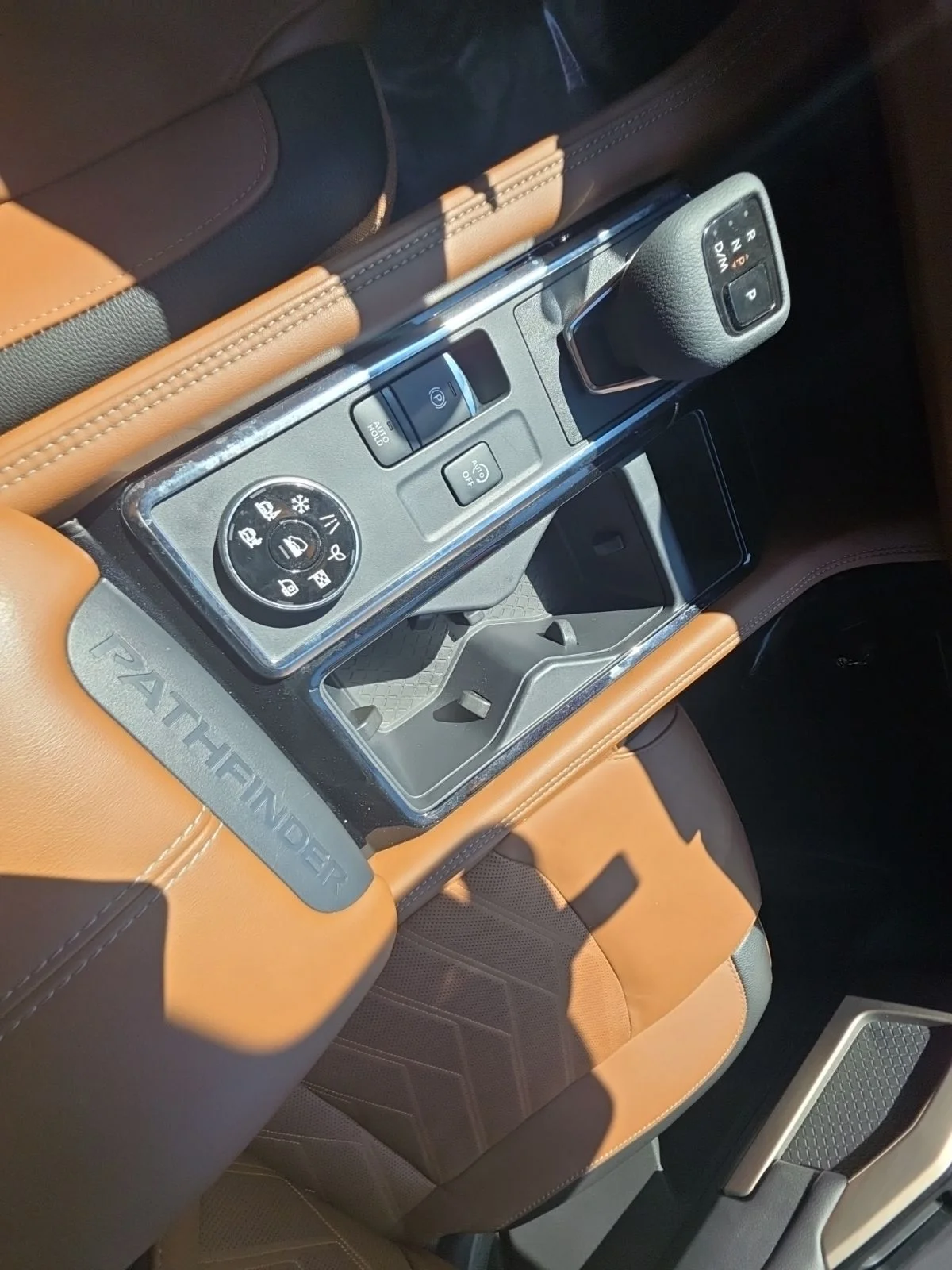 Used 2023 Red Nissan Platinum image 21
