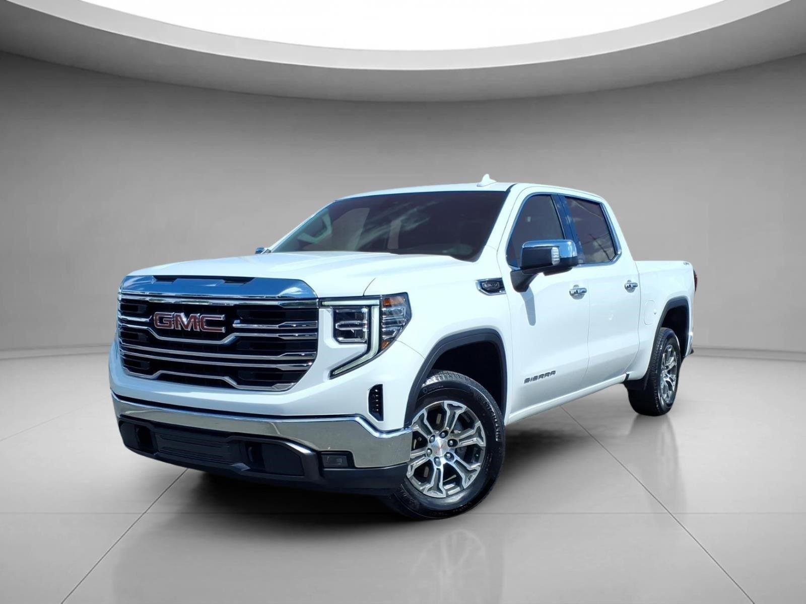 Used 2025 Summit White GMC SLT image 1