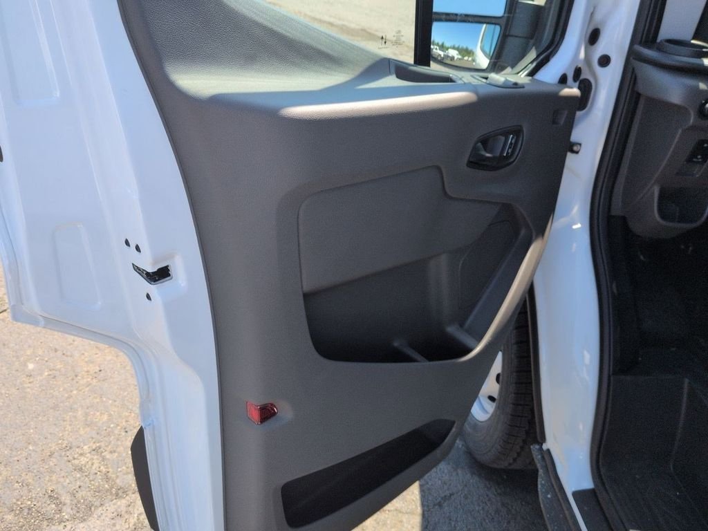 New 2026 Oxford White Ford Cargo Van image 38