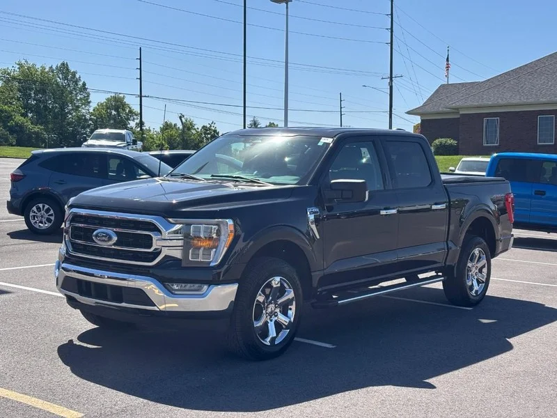 Used 2023 Agate Black Metallic Ford XLT image 7