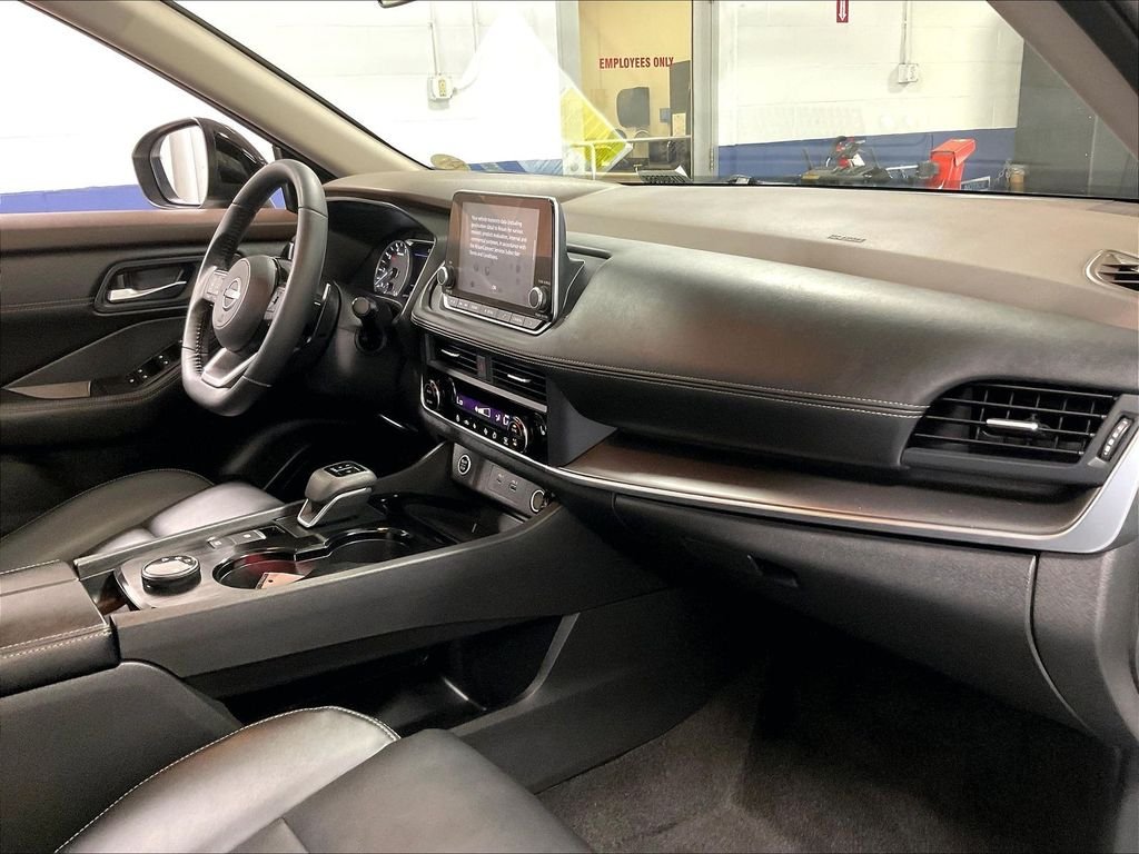 Used 2023 White Nissan SV image 14