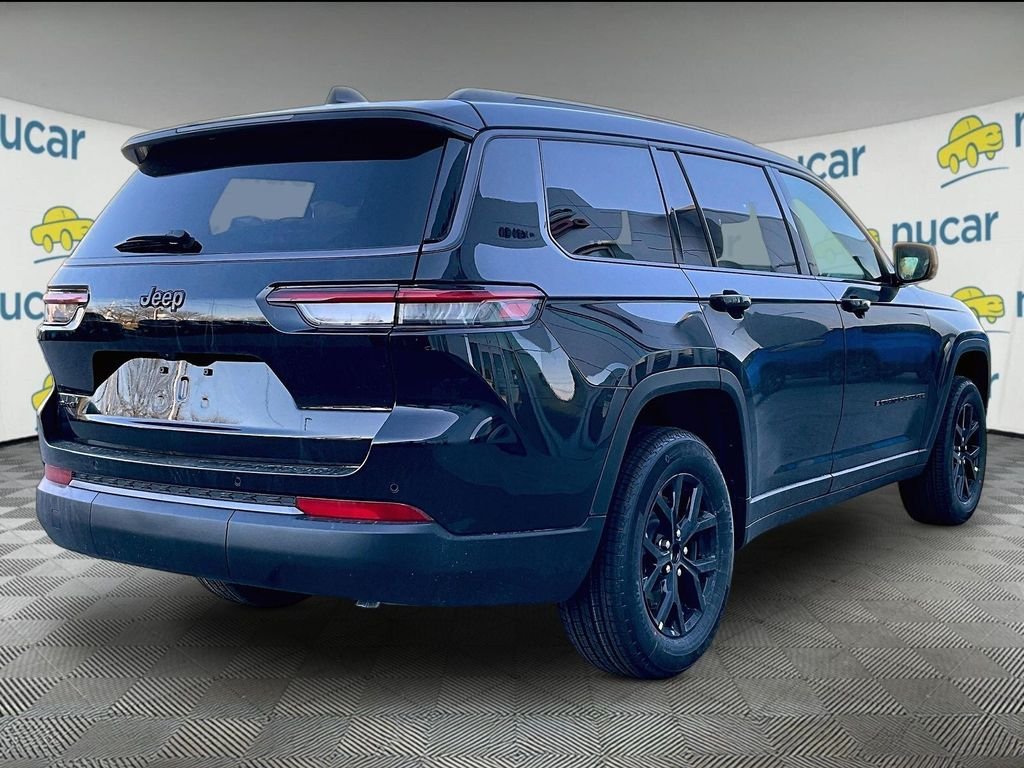 New 2026 Diamond Black Crystal Pearlcoat Jeep Laredo image 7