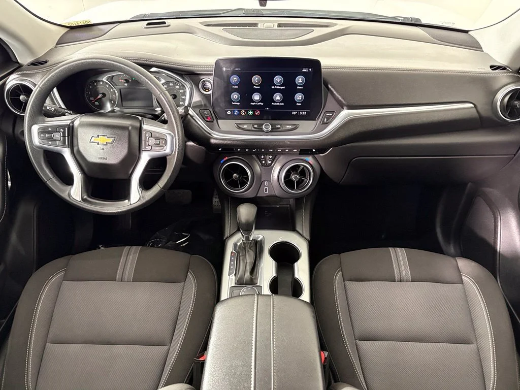 Used 2025 Summit White Chevrolet LT image 31