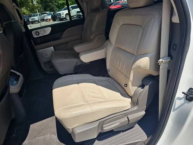 Used 2022 White Lincoln Reserve image 14