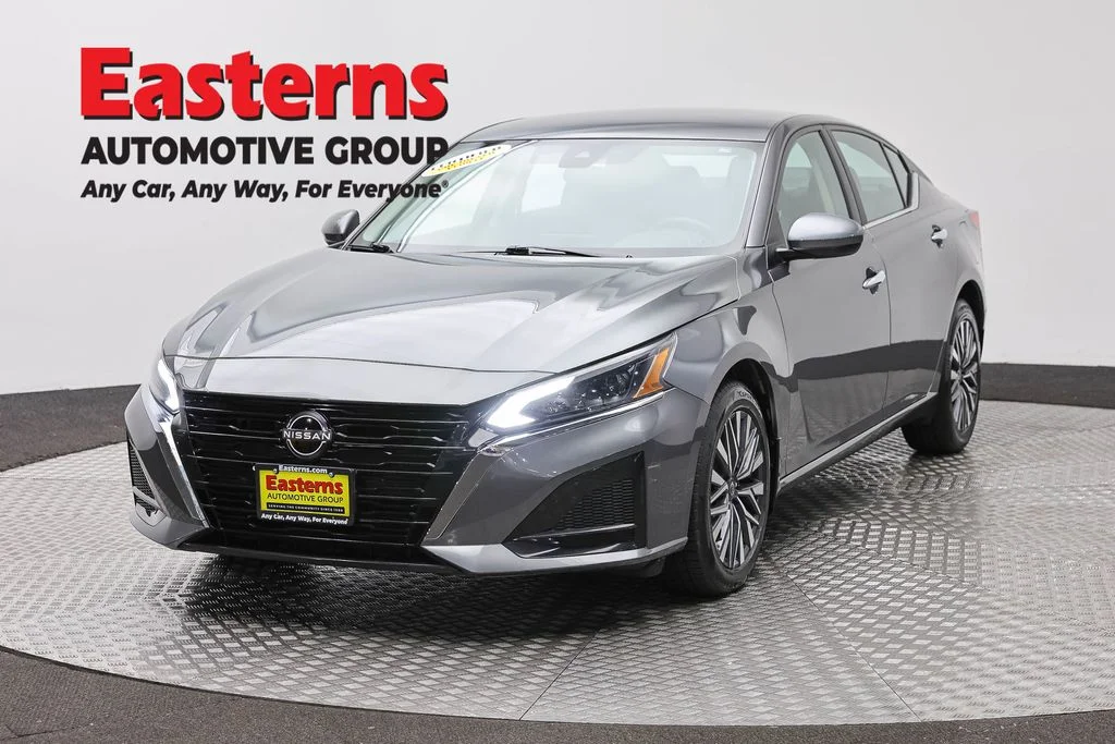 Used 2023 Gray Nissan 2.5 SV image 1