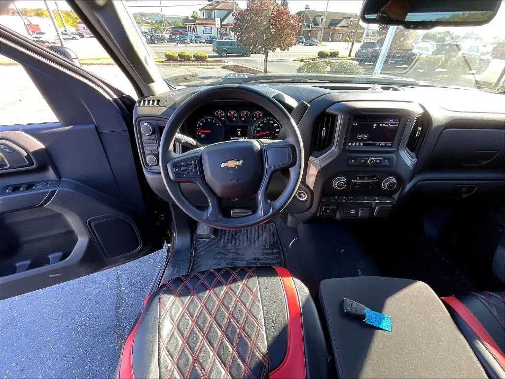 Used 2025 Black Chevrolet Custom image 10