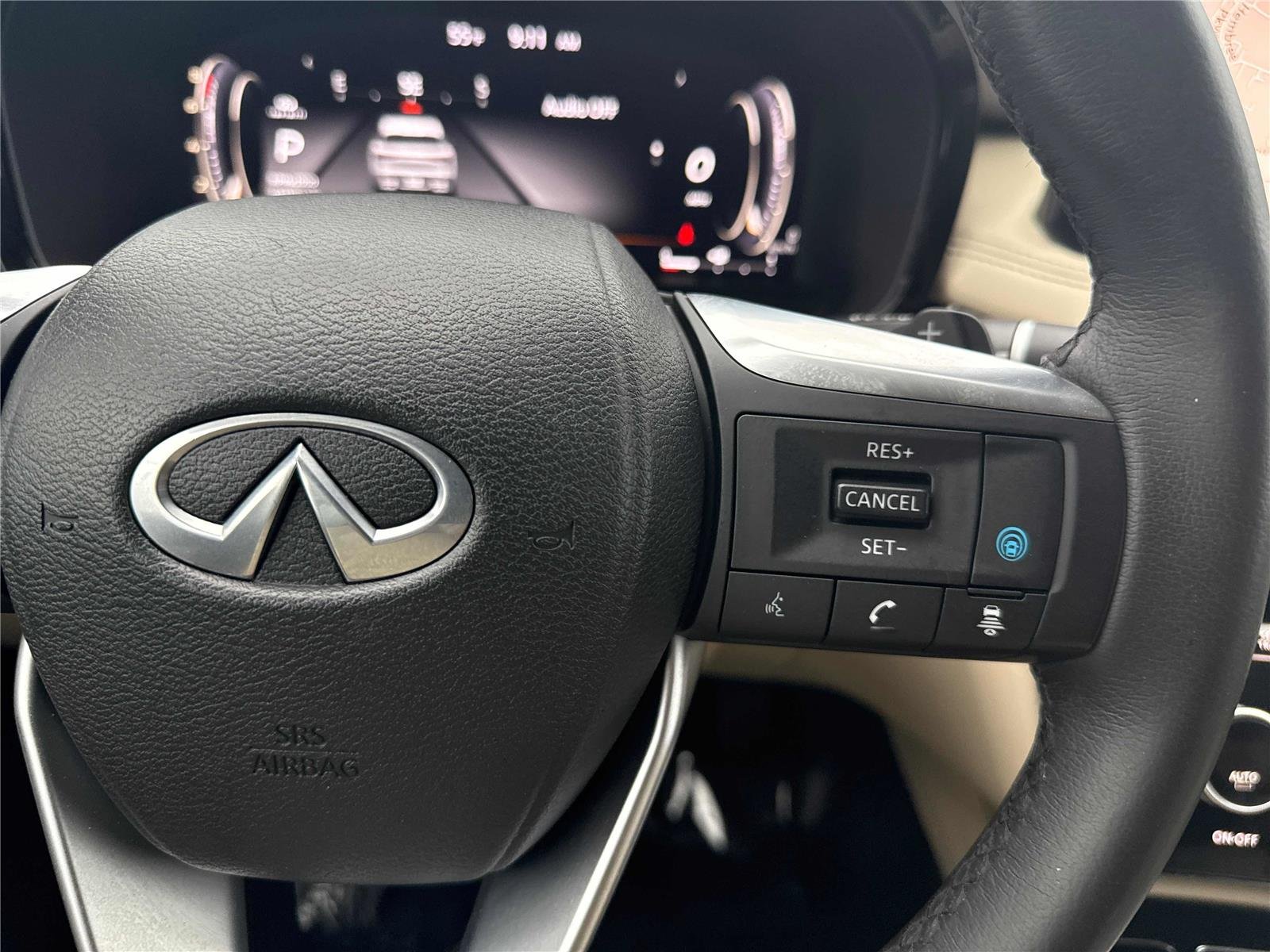 Used 2023 Majestic White INFINITI LUXE image 19