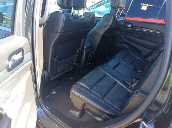 Used 2020 Diamond Black Crystal Pearlcoat Jeep Overland image 13