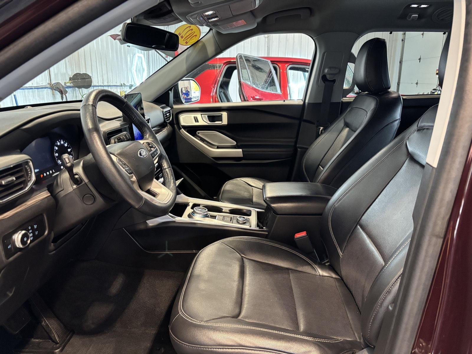 Used 2022 Jewel Red Ford Limited image 38