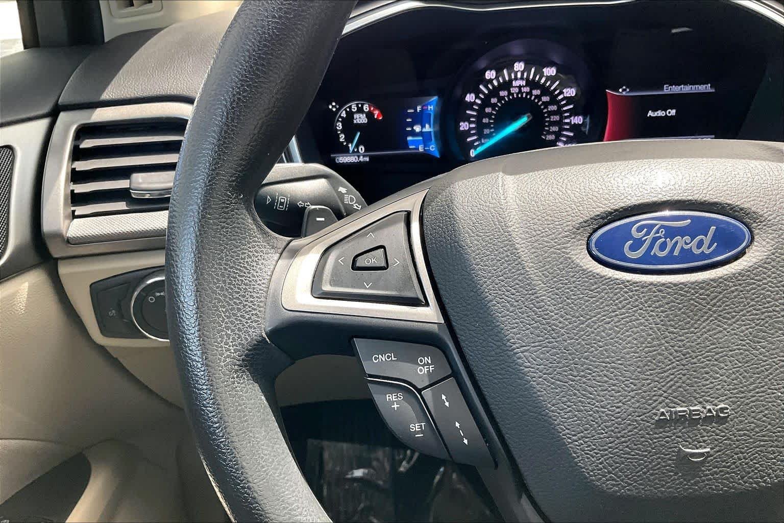 Used 2019 White Gold Metallic Ford SE image 24