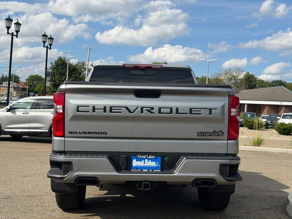 Used 2025 Gray Chevrolet High Country image 4