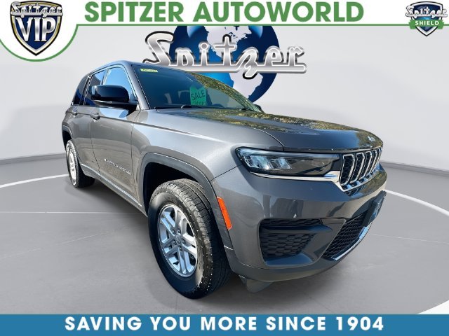 Used 2023 Gray Jeep Laredo image 1