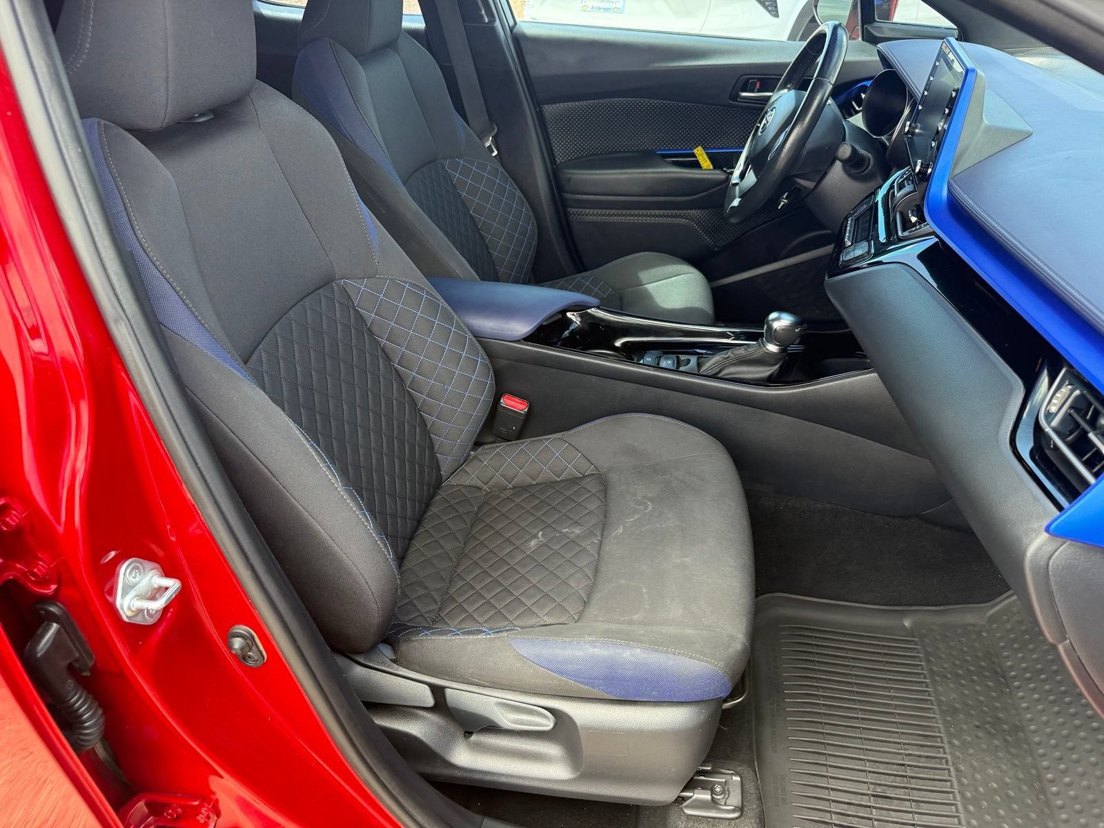 2022 Toyota C-HR XLE - Photo 30