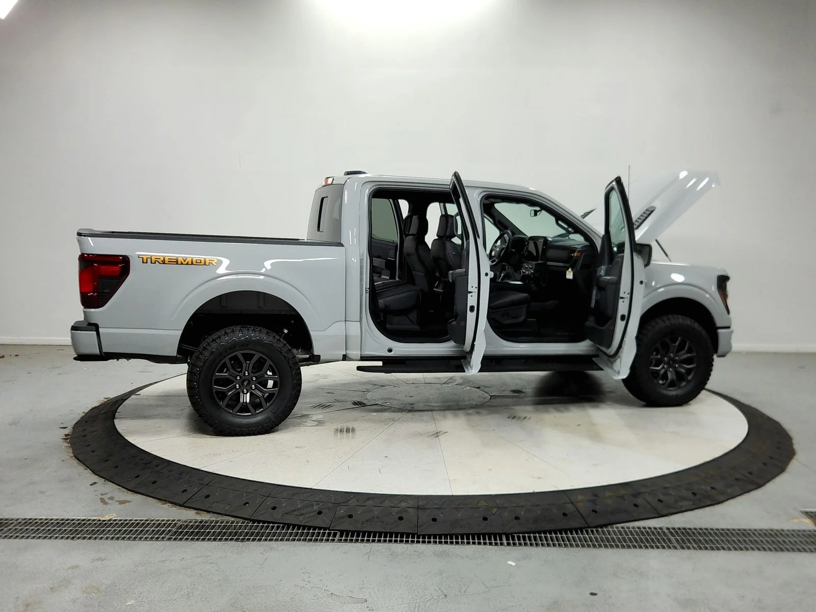 New 2026 White Ford Tremor image 17