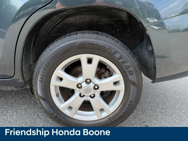 Used 2010 Green Toyota Base image 13