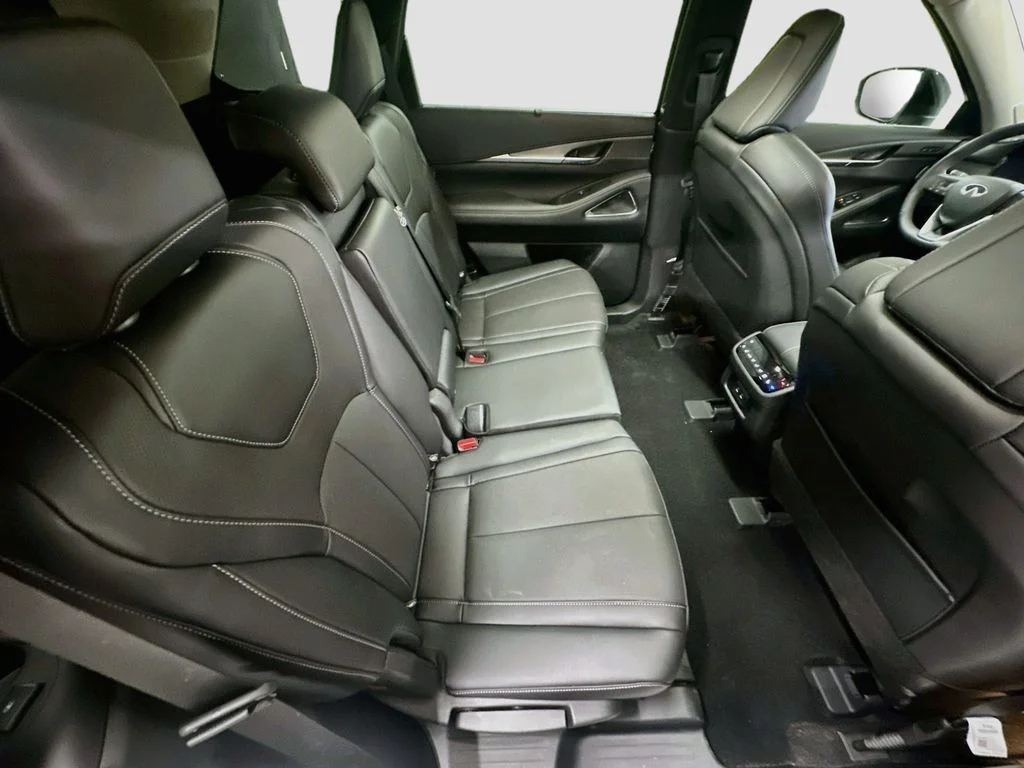 Certified Used 2026 White INFINITI LUXE image 29