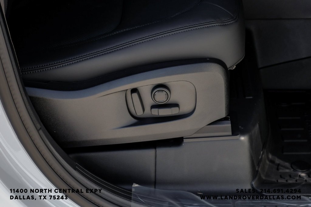 New 2026 Fuji White Land Rover X-Dynamic SE image 36