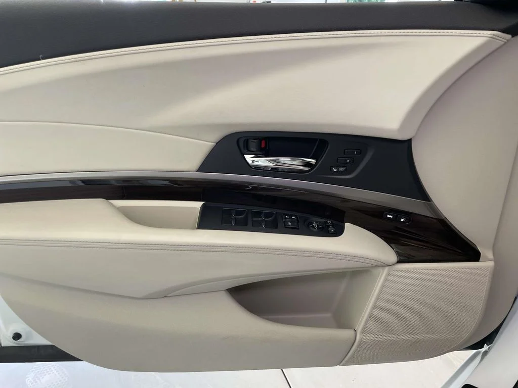Used 2016 White Acura Base image 28