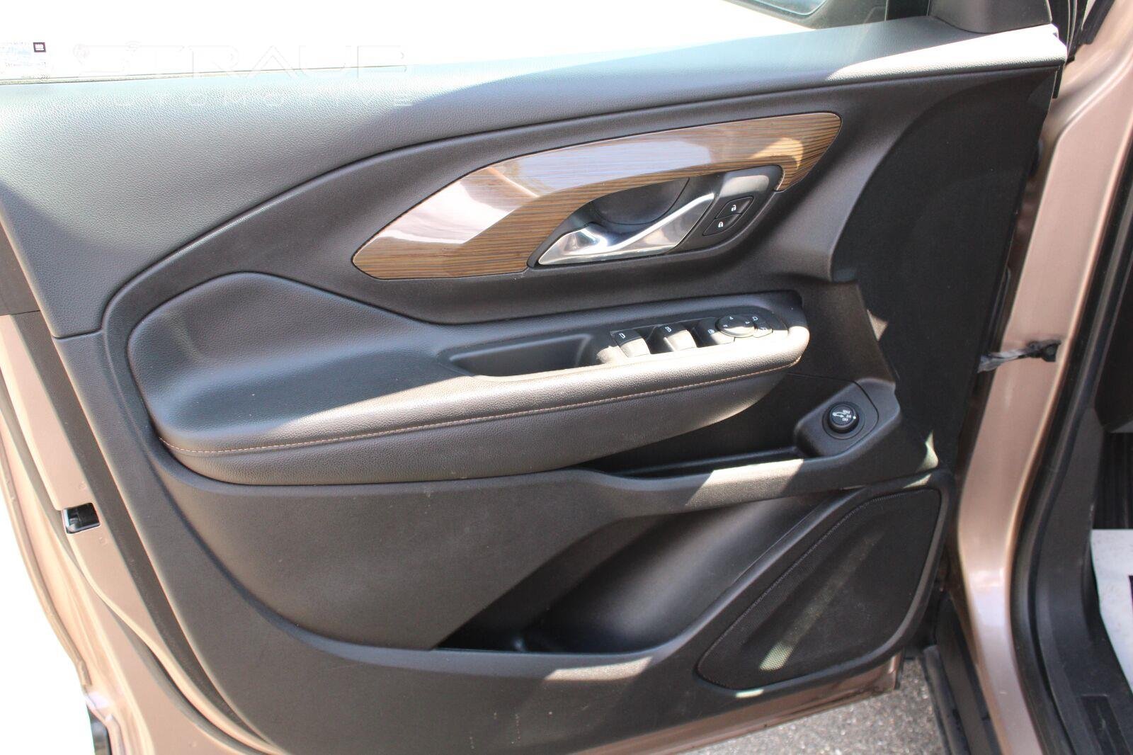 Used 2019 Coppertino Metallic GMC SLE image 15