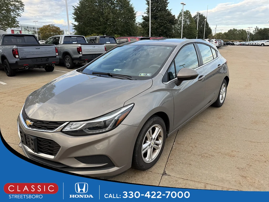2017 Chevrolet Cruze LT FWD photo