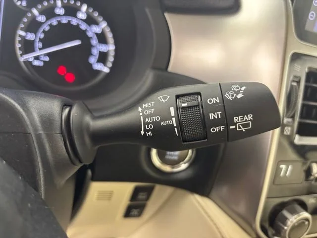 Used 2023 White Lexus GX 460 Premium image 11