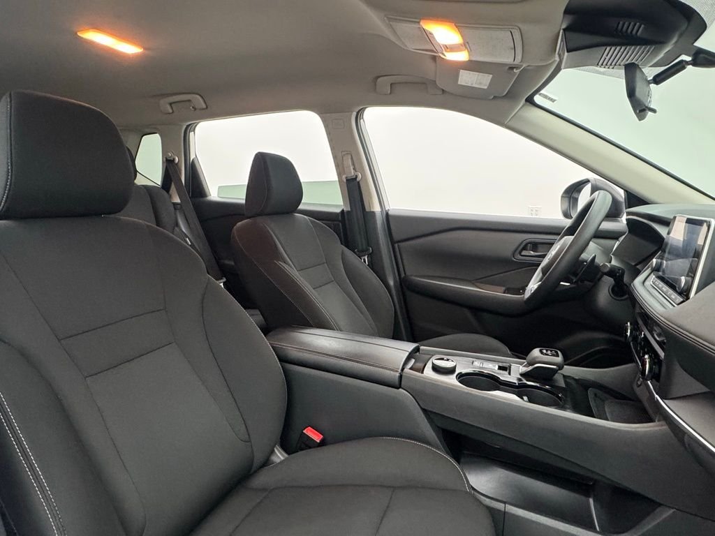 Used 2024 Glacier White Nissan S image 30