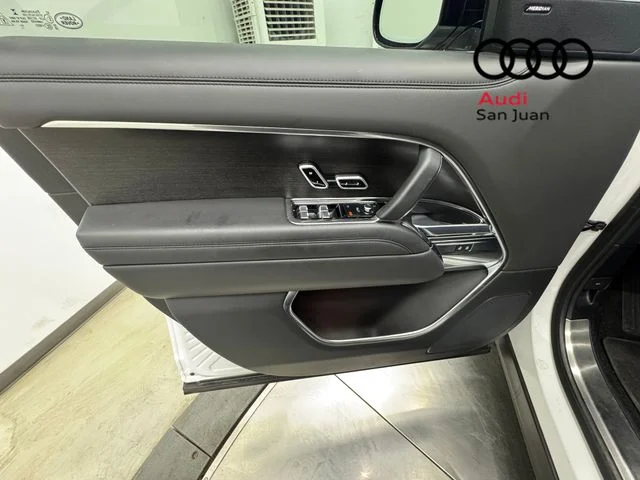 Used 2023 White Land Rover SE image 34