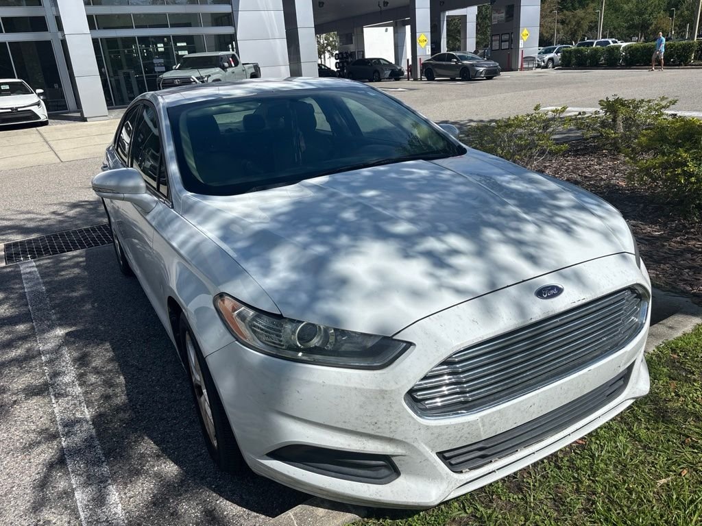 Used 2014 White Ford SE image 2