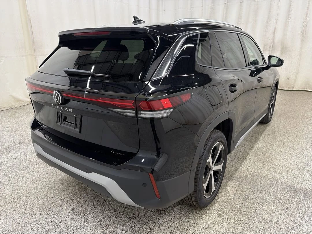 New 2026 Deep Black Pearl Volkswagen SE image 8