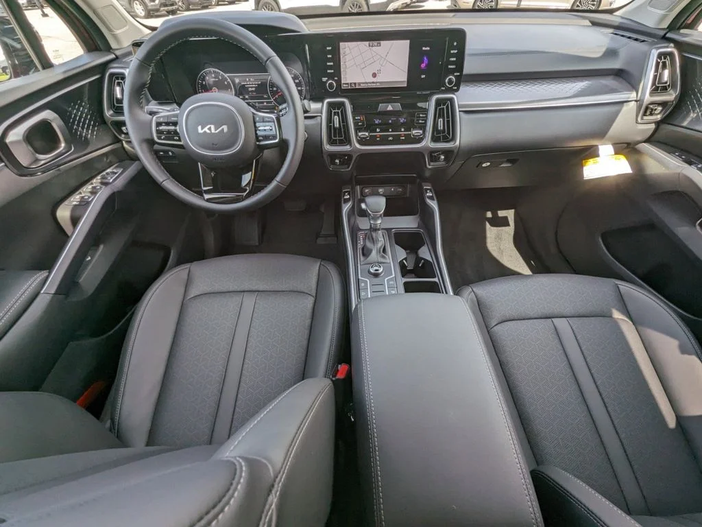 New 2023 RED Kia S FWD image 28
