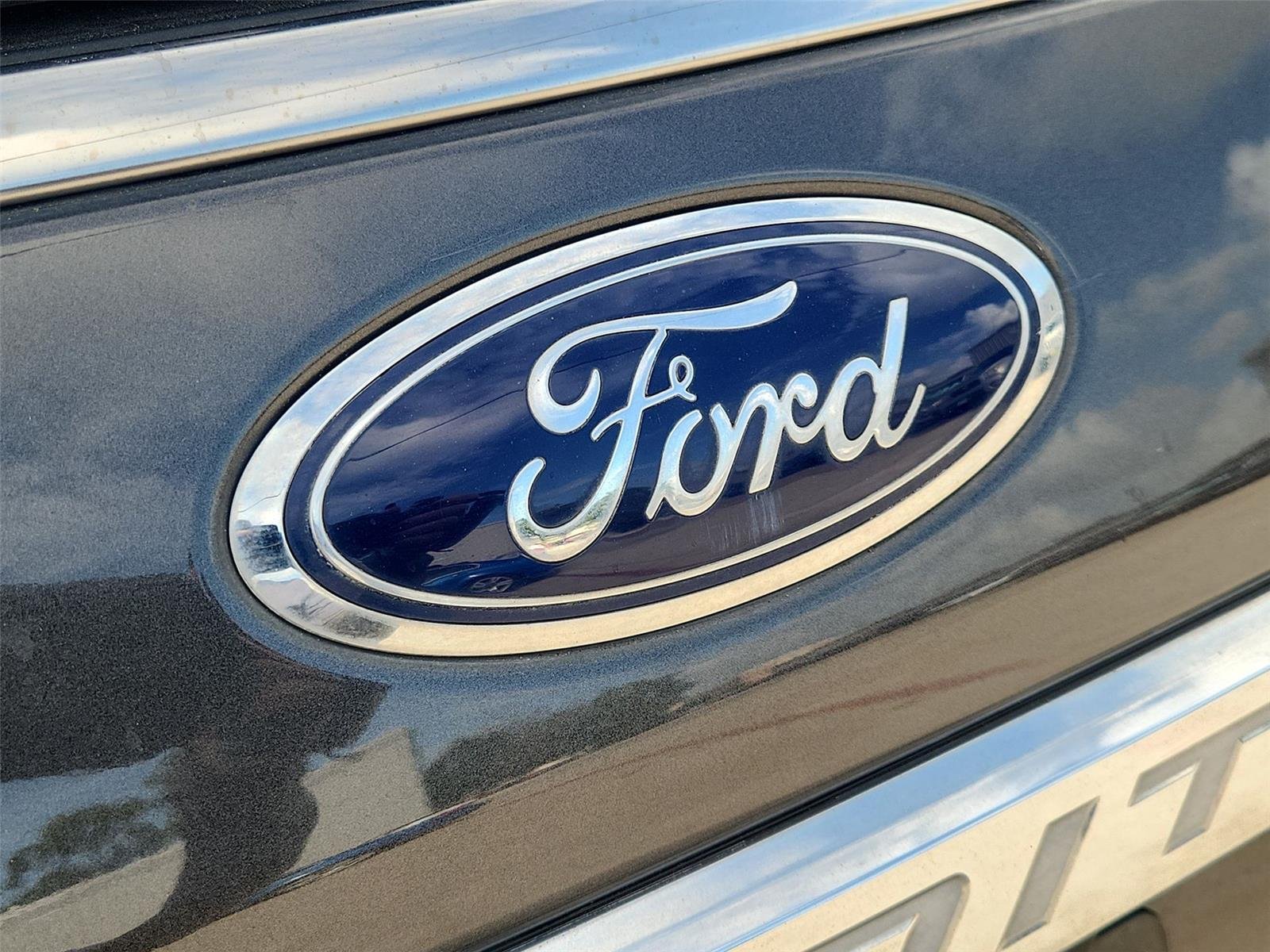 Used 2019 Gray Ford Limited image 32