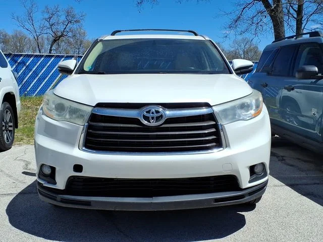 Used 2014  Toyota XLE V6 image 2