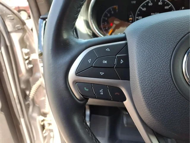 Used 2019 Silver Jeep Overland image 24