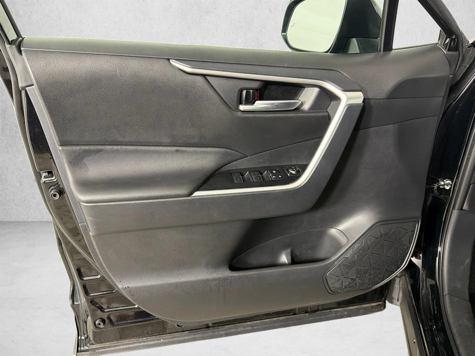 Used 2025 Midnight Black Metallic Toyota XLE image 10