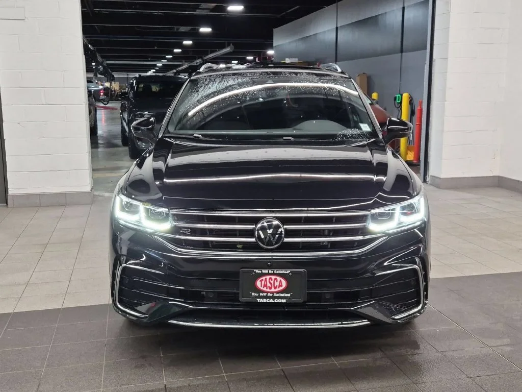 Used 2024 Black Volkswagen 2.0T SEL R-Line image 10