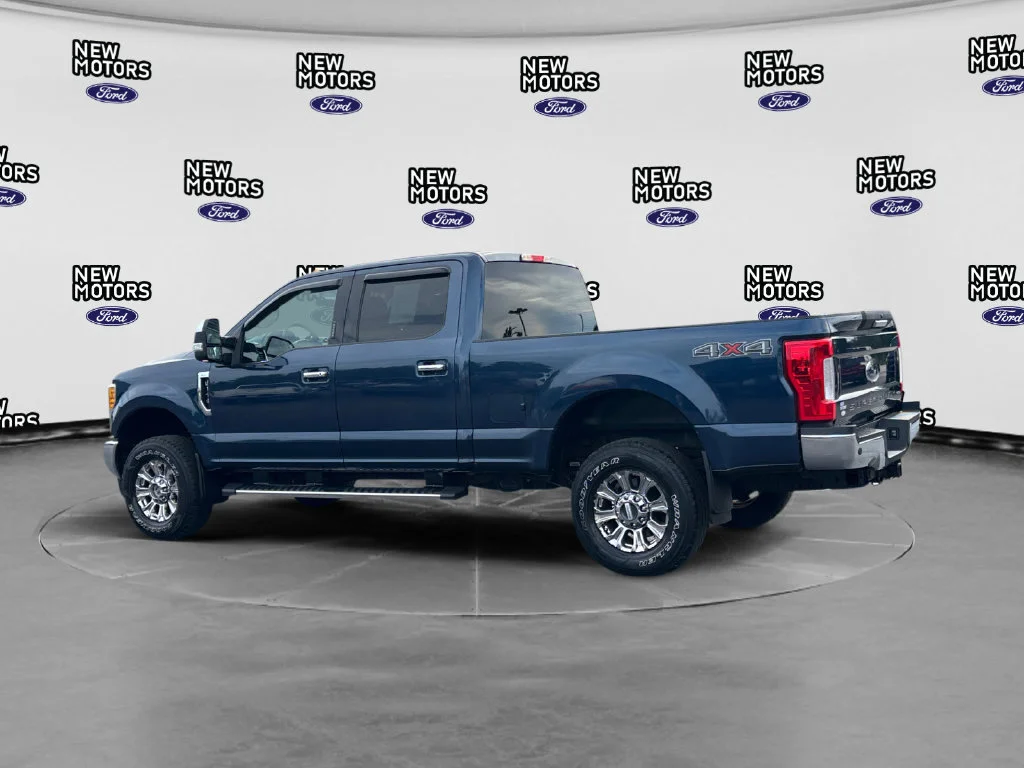Used 2017 Blue Ford XLT image 3